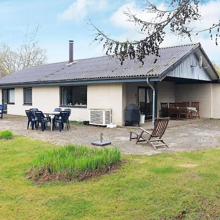 6 Person In Vaeggerlose-by Traum Сasa de vacaciones Bøtø By